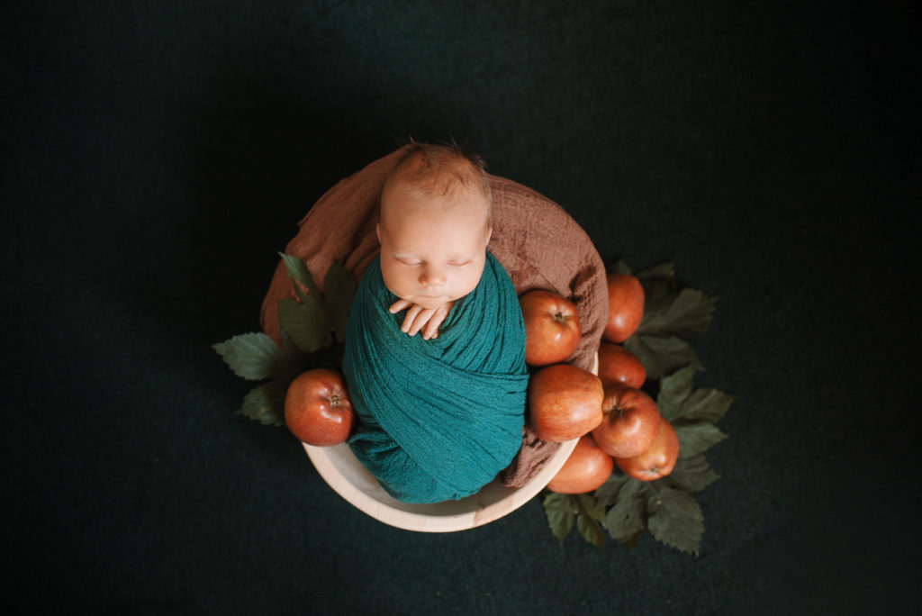 NEWBORN фотосессия. Профессиональная съёмка новорожденного малыша в Рязани или Москве. Фотограф Тенетко Надажда.